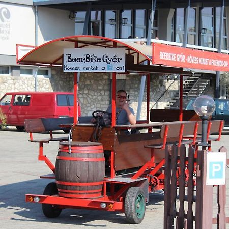 Amstel Hattyú Panzió -Érintésmentes bejelentkezés Győr Extérieur photo