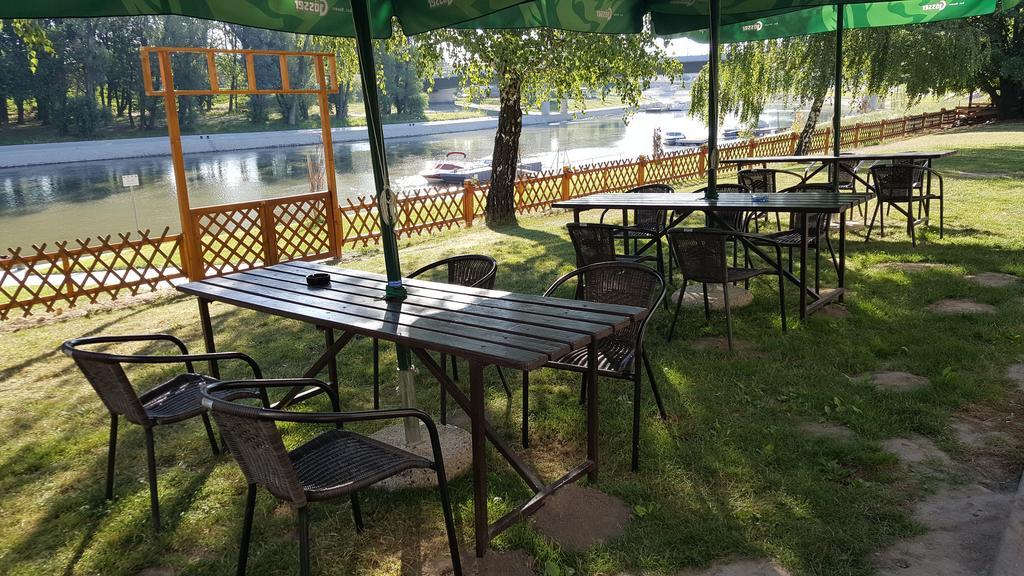 Amstel Hattyú Panzió -Érintésmentes bejelentkezés Győr Extérieur photo