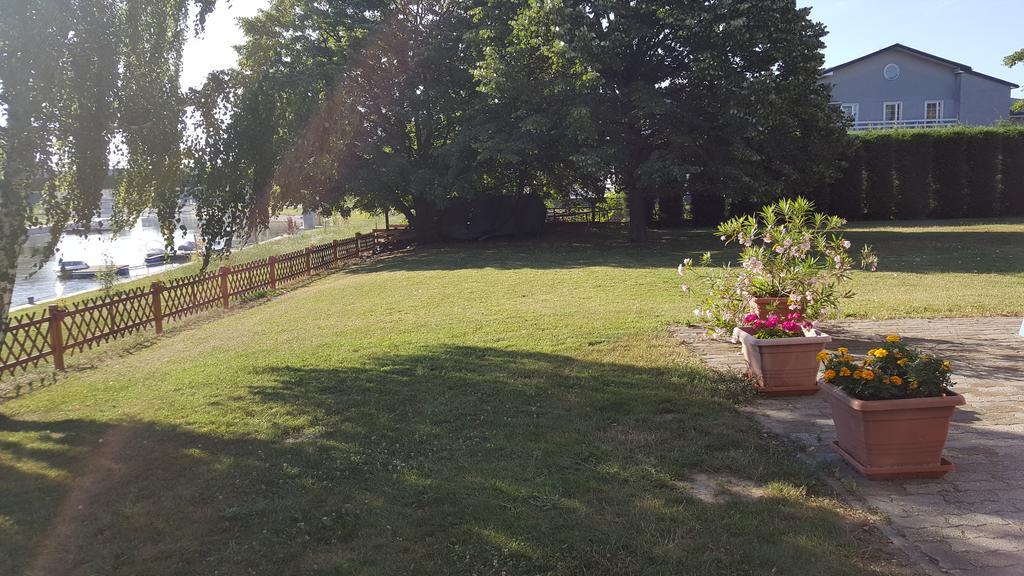 Amstel Hattyú Panzió -Érintésmentes bejelentkezés Győr Extérieur photo