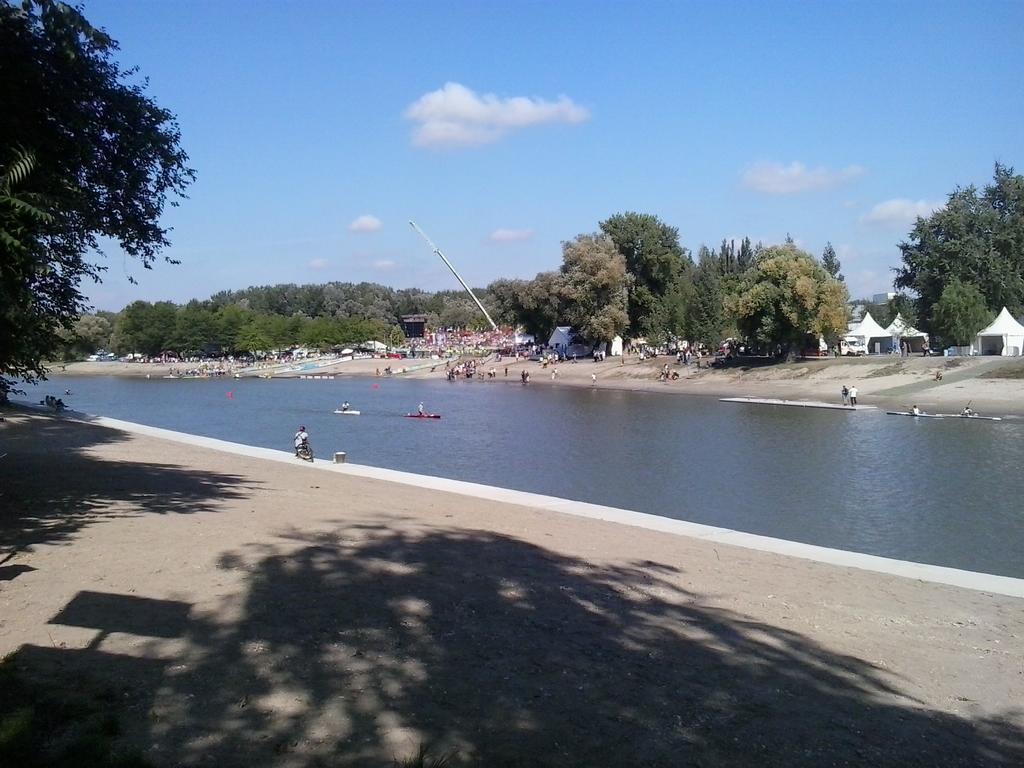 Amstel Hattyú Panzió -Érintésmentes bejelentkezés Győr Extérieur photo