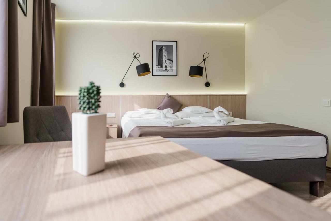 Amstel Hattyú Panzió -Érintésmentes bejelentkezés Győr Extérieur photo