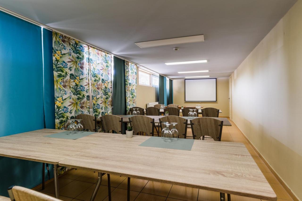Amstel Hattyú Panzió -Érintésmentes bejelentkezés Győr Extérieur photo